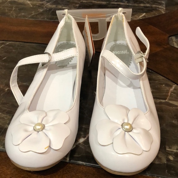 Gymboree Other - Gymboree white shoes size 3, new with tags.